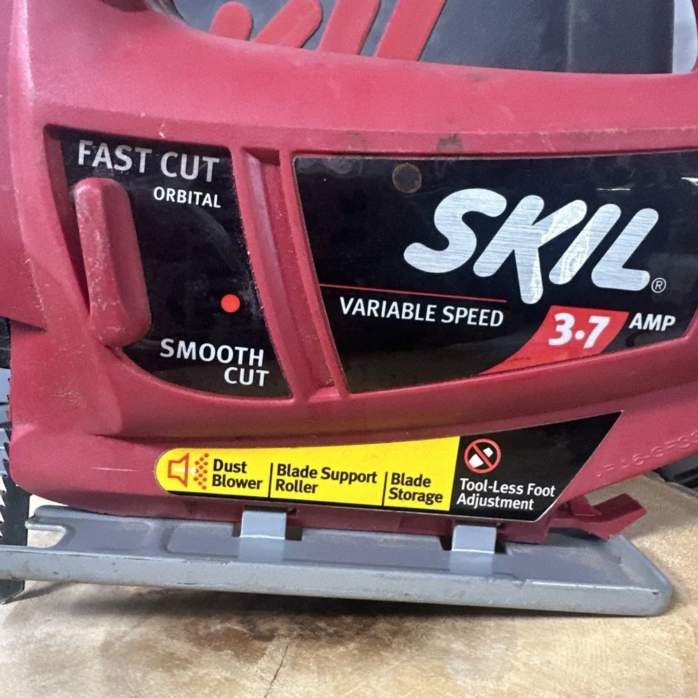 Skil Saw Model 4380 Orbital Jig Saw & Carrying Case - Works Great